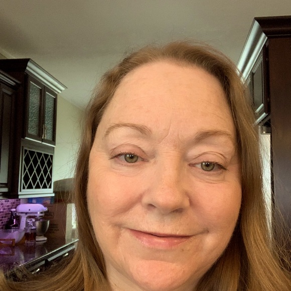 Meet your Posher, Julie - Picture 1 of 1